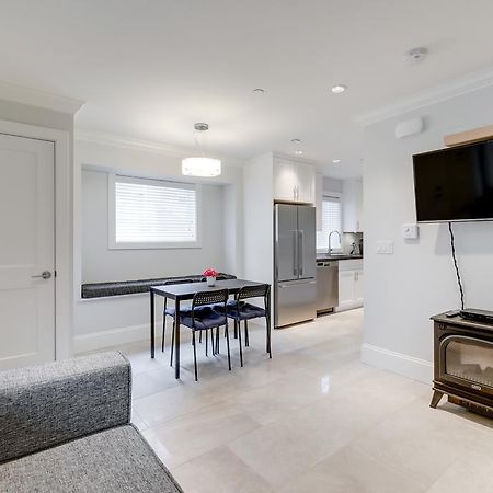 New Urban Modern Main Street House Villa Vancouver Exterior photo